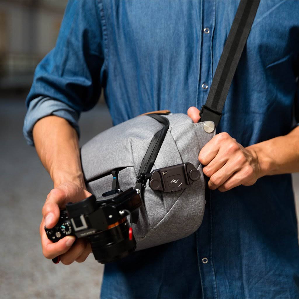 Black Camera Clip Y7747