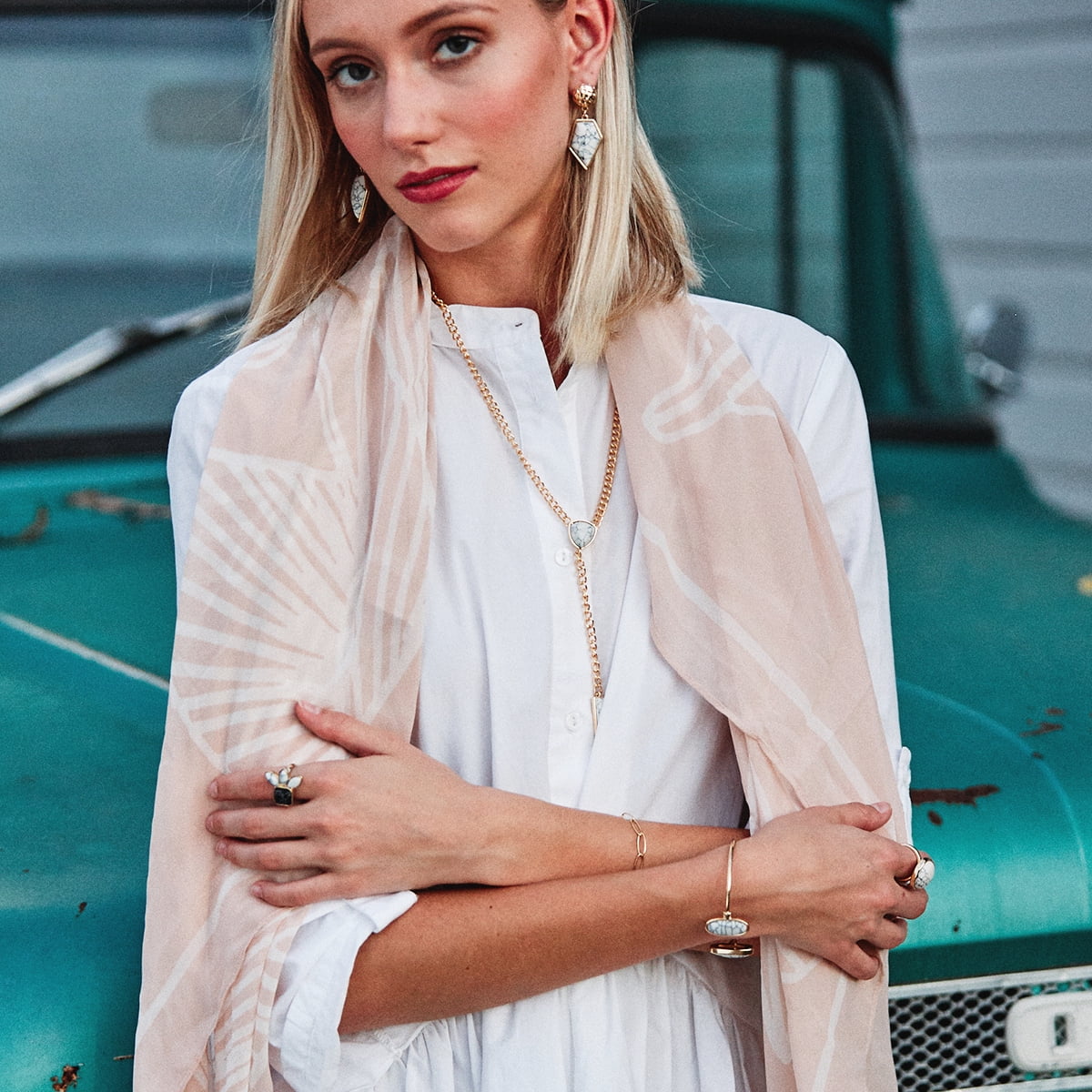 White Howlite Chain Link Statement Necklace Gold W2401