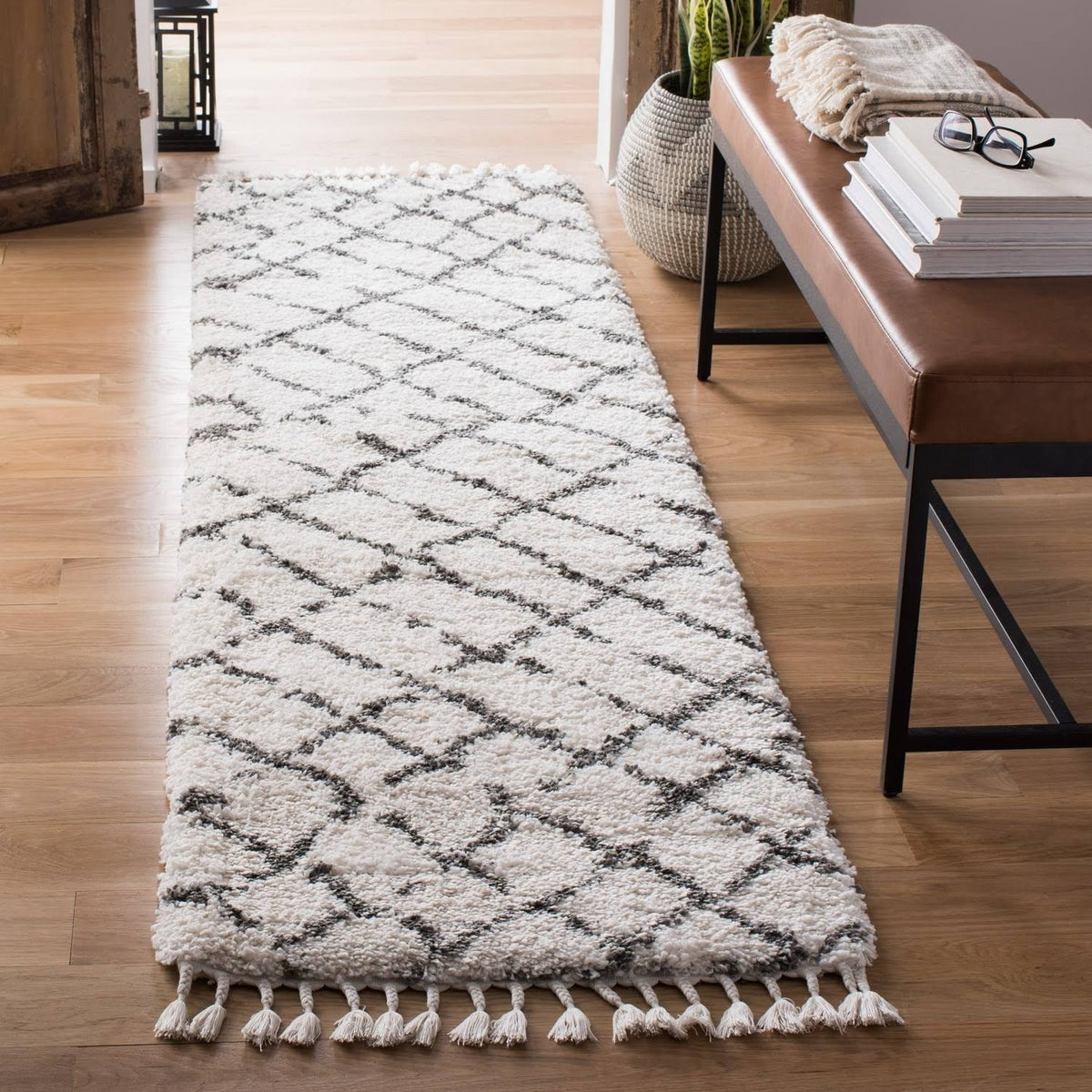 Moroccan Fringe Shag Ivory / Grey Rug H323150