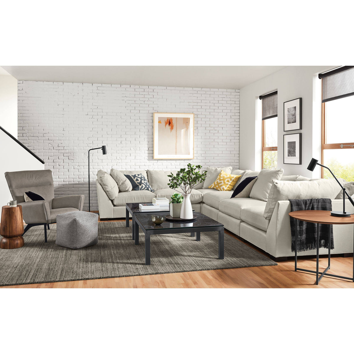 White Round End Table with Quartz Top X652695