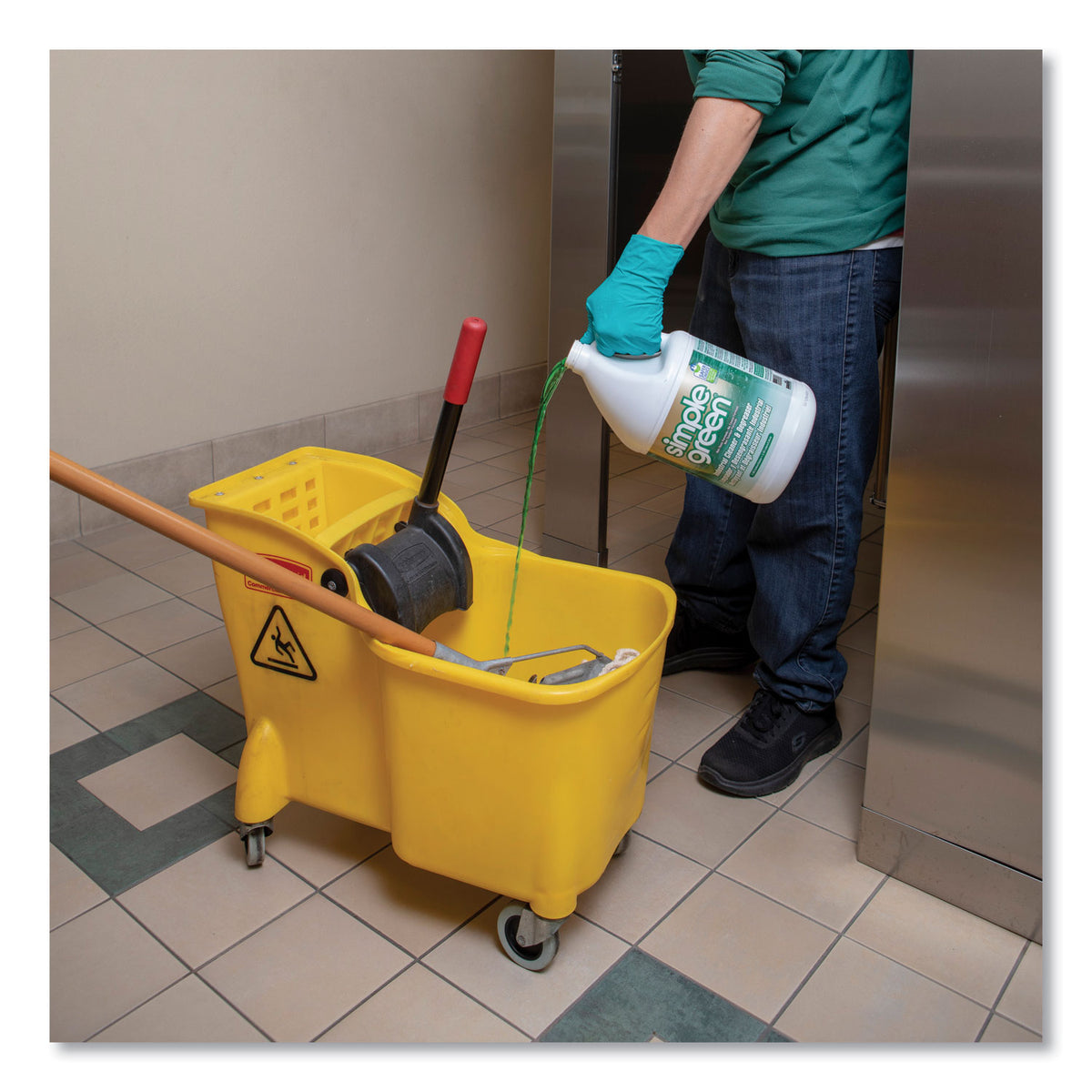 1 gal Concentrated Industrial Cleaner and Degreaser Q223