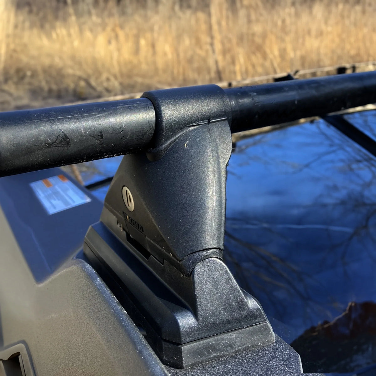 YAKIMA Landing Pad 27 Fixed Point Tower Installation for Flush Rail Rooftop V39606