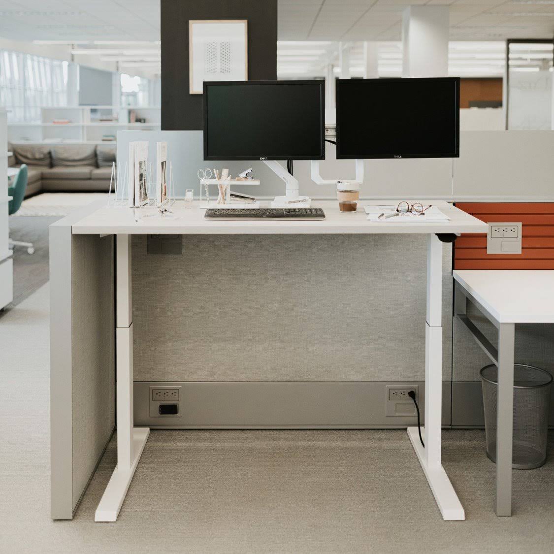 Upside Sit-to-Stand Desk I415852