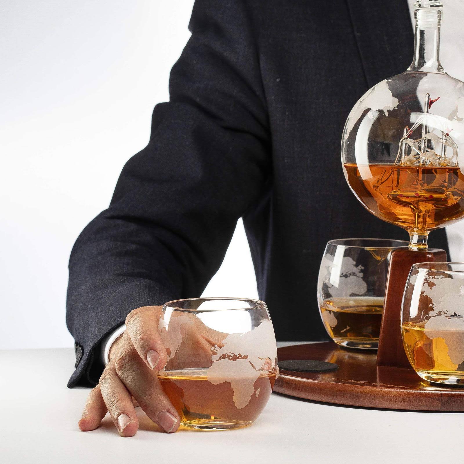 Etched World Decanter Globe Decanter with 4 World Map Glasses N663038
