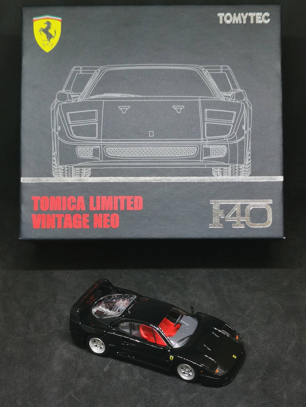Ferrari F40 Black 1/64 Diecast Model Car P62221