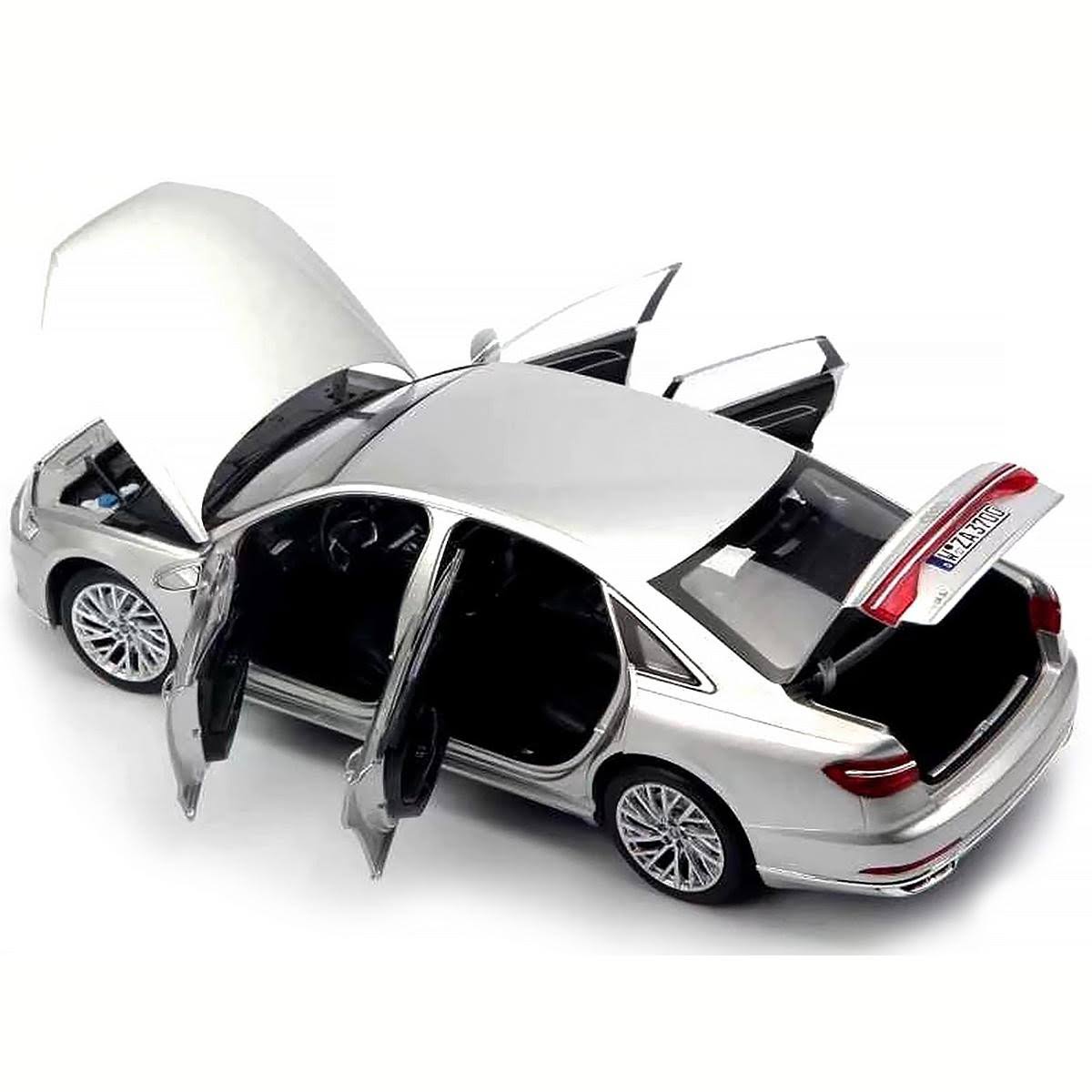 Silver Metallic 1/18 Diecast Model Car L988329